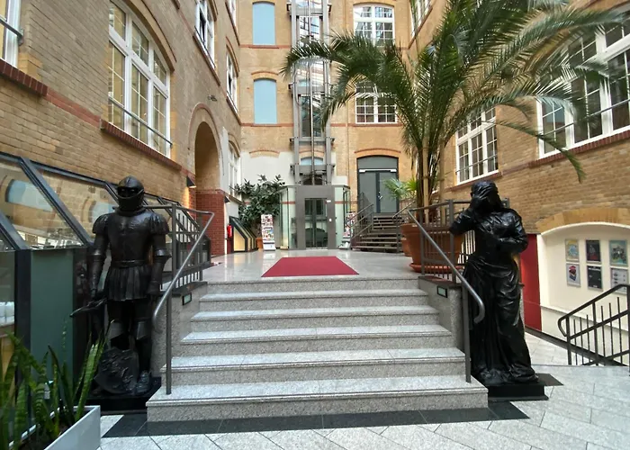 Singer109 Hostel, Hotel & Apartment
