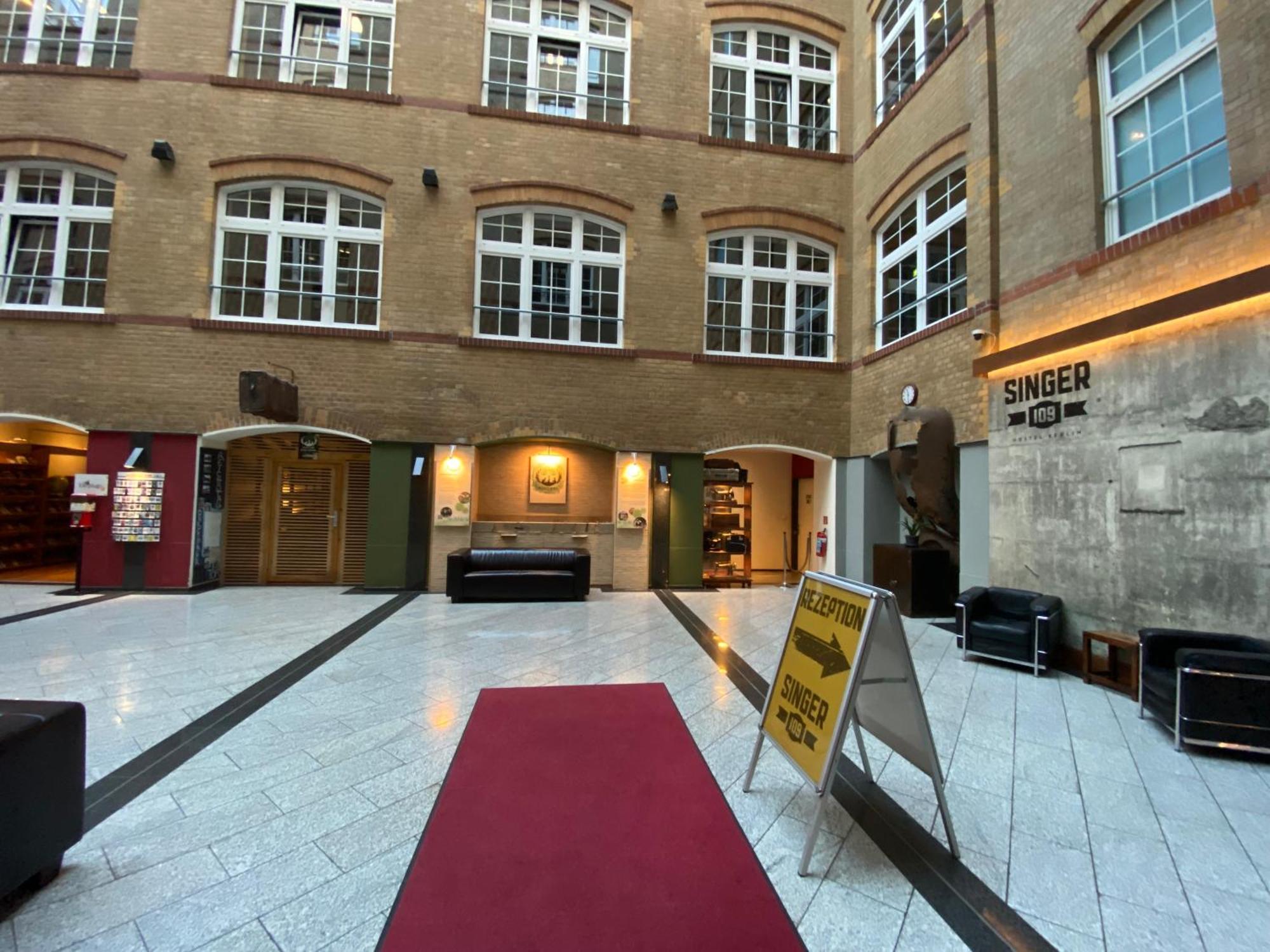 Hostal Singer109 Hostel, & *